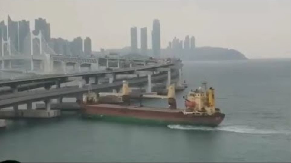 Ρωσικό φορτηγό πλοίο έπεσε πάνω σε γέφυρα αξίας €580 εκατ. στη Νότια Κορέα - Φωτογραφία 2