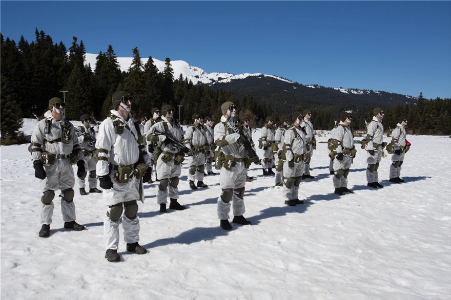 Εντυπωσιακές εικόνες από χειμερινή στρατιωτική εκπαίδευση στο Περτούλι - Φωτογραφία 13