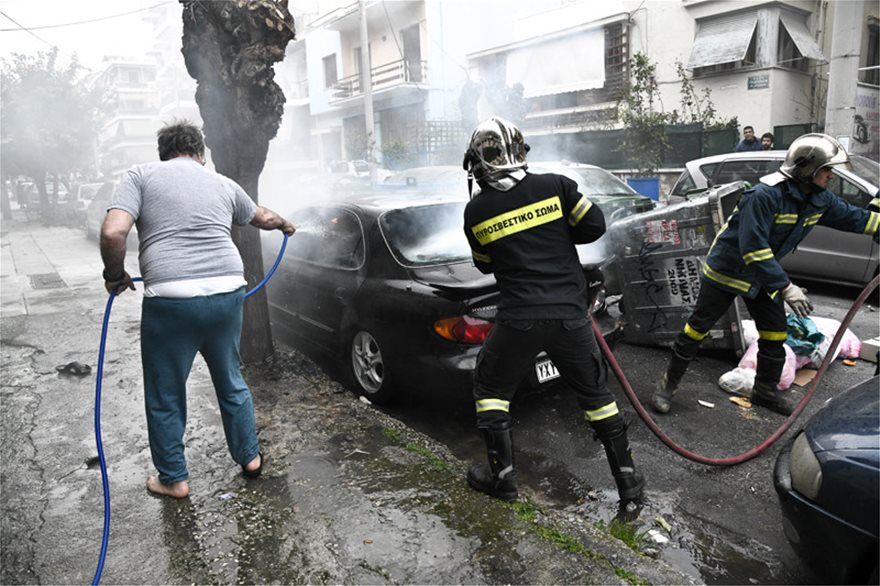 Νίκαια: Άγρια επεισόδια μεταξύ οπαδών - Στις φλόγες αυτοκίνητο - Φωτογραφία 5