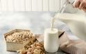 Γάλα βρόμης: Τα οφέλη του για την υγεία & πώς θα το φτιάξετε σε ελάχιστο χρόνο