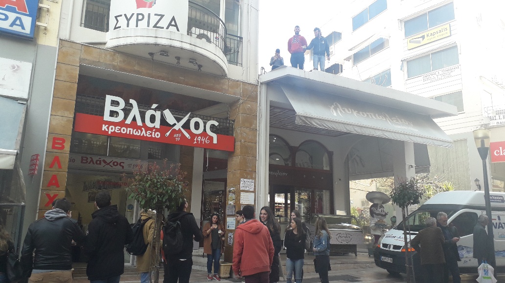 «Πολιορκία» των γραφείων του ΣΥΡΙΖΑ στο Αγρίνιο από φοιτητές (φωτο-video) - Φωτογραφία 5