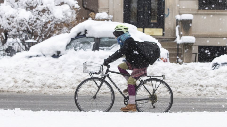 Σφοδρή χιονοθύελλα στις ΗΠΑ: Έκλεισαν σχολεία, ακυρώθηκαν χιλιάδες πτήσεις - Φωτογραφία 1