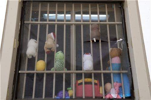 Μωρά στις φυλακές: Η ντροπή κάθε πολιτισμού - Φωτογραφία 1