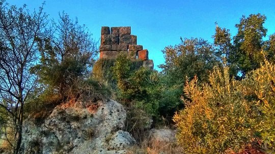 Για 50.000 ευρώ κοντεύει να καταρρεύσει ο εμβληματικός πύργος της Παλαιομάνινας - Φωτογραφία 1