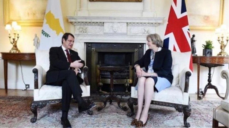 Μέι: Η Βρετανία θέλει να αποσυρθεί από εγγυήτρια δύναμη της Κύπρου - Φωτογραφία 1