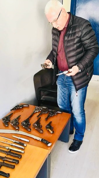 Ο Γιώργος Τσούκαλης βοήθησε στην ανεύρεση οπλισμού στο Καλπάκι Ιωαννίνων - Φωτογραφία 2