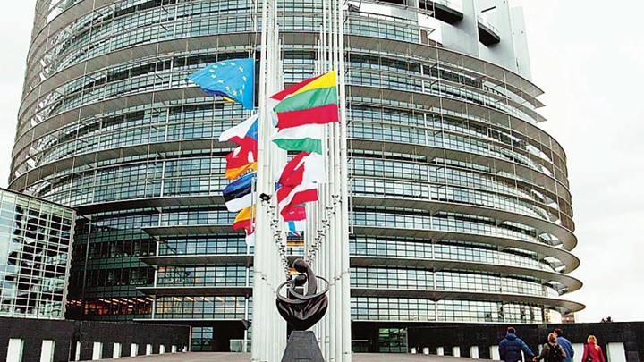 Δημοσκόπηση: Τα ακροδεξιά κόμματα αναμένεται να διπλασιάσουν τις έδρες τους στο Ευρωπαϊκό Κοινοβούλιο - Φωτογραφία 1