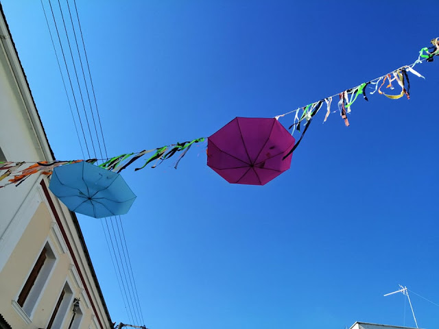 Ντύθηκε αποκριάτικα με πολύχρωμες ομπρέλες ο ΑΣΤΑΚΟΣ | ΦΩΤΟ - Φωτογραφία 6