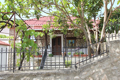 Φωτογραφίες του σπιτιού του Αγίου Παϊσίου στην Κόνιτσα και προσωπικών του αντικειμένων - Φωτογραφία 1