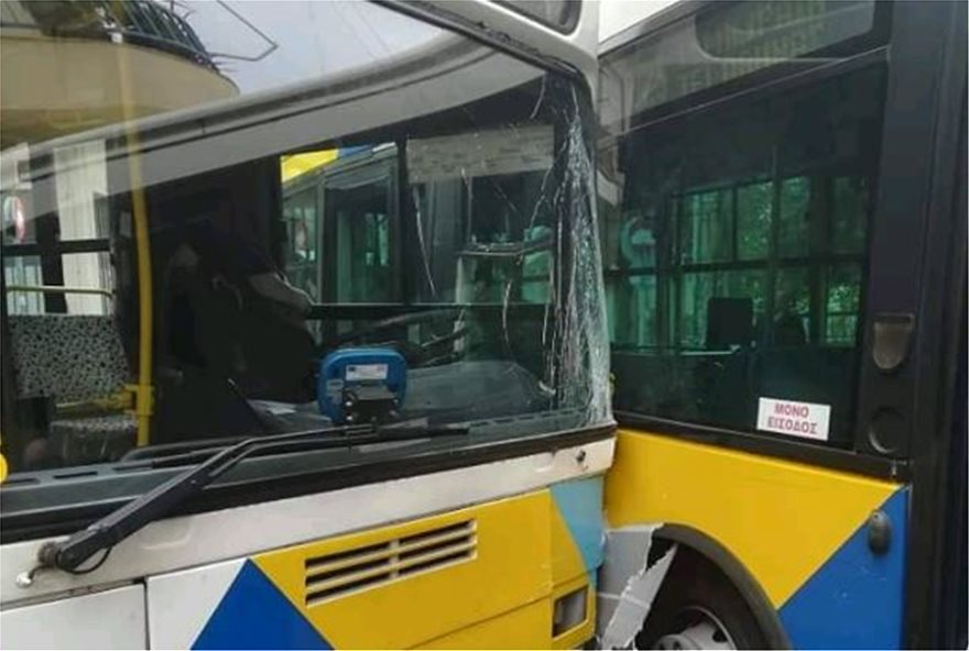 Σύγκρουση λεωφορείων στο Αιγάλεω - Έντεκα τραυματίες - Φωτογραφία 5