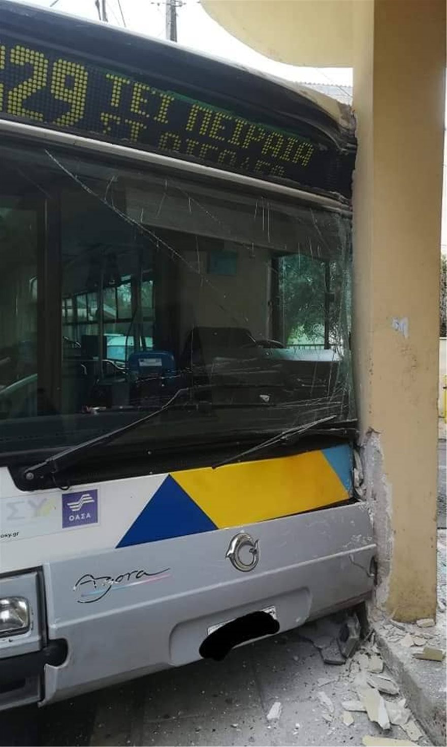 Σύγκρουση λεωφορείων στο Αιγάλεω - Έντεκα τραυματίες - Φωτογραφία 8