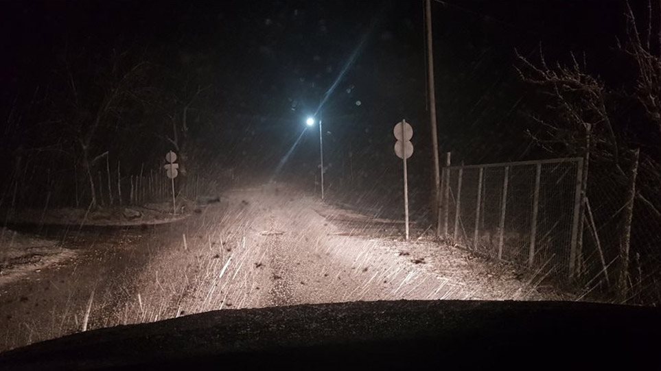 Κακοκαιρία: Έντονη χιονόπτωση στη Φθιώτιδα - Προβλήματα σε Στερεά και δυτική Μακεδονία - Φωτογραφία 1
