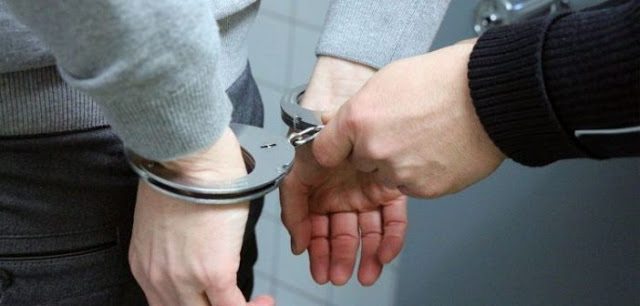 Αγρίνιο: Χειροπέδες σε 43χρονο για εξύβριση και απειλή αστυνομικού - Φωτογραφία 1
