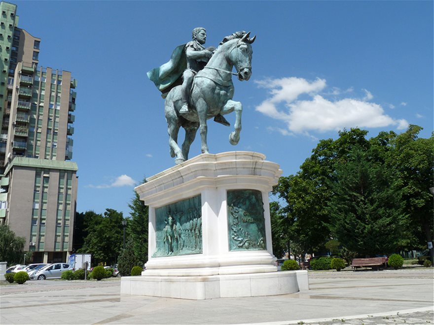 Tα Σκόπια δεν αποκαθηλώνουν τα φαραωνικά αγάλματα παρά τη Συμφωνία των Πρεσπών - Φωτογραφία 5