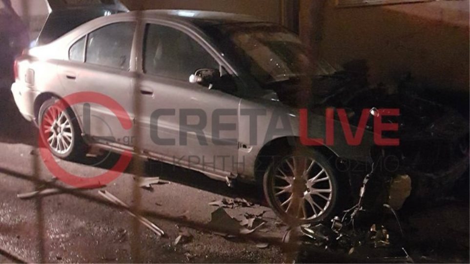 Έκρηξη σε αυτοκίνητο αναστάτωσε το κέντρο του Ηρακλείου - Φωτογραφία 1
