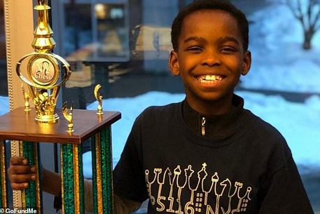 Οκτάχρονος πρόσφυγας από τη Νιγηρία μένει σε καταφύγιο αστέγων αλλά έγινε πρωταθλητής στο σκάκι - Φωτογραφία 2