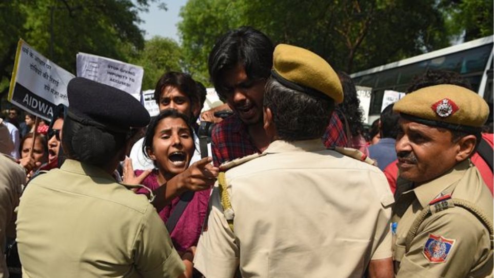 Ινδία: Ο θείος και τα αδέρφια της βίασαν και αποκεφάλισαν 12χρονη - Φωτογραφία 1