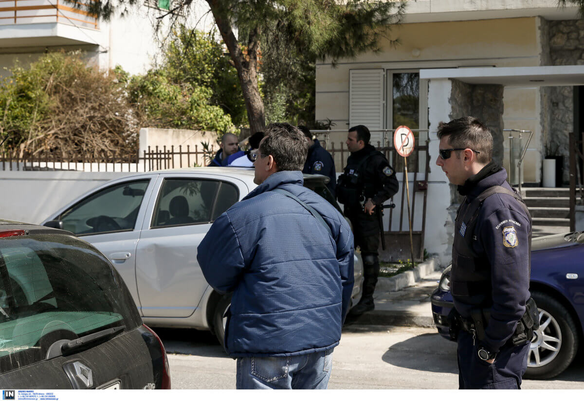 Έγκλημα στο Ελληνικό: Απόστρατος σκότωσε τη γυναίκα του και αυτοκτόνησε - Φωτογραφία 3