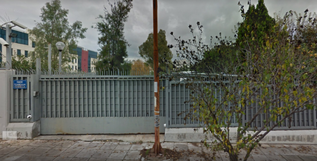 Άγνωστοι έριξαν χειροβομβίδα στο Ρωσικό Προξενείο στο Χαλάνδρι - Φωτογραφία 1