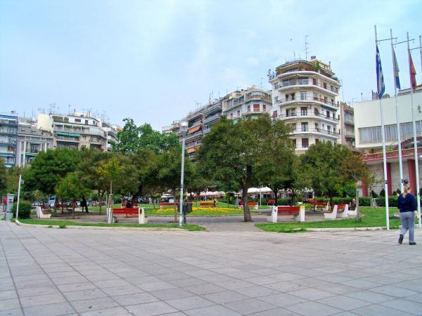 Θεσσαλονίκη: Αποπειράθηκαν να αρπάξουν βρέφος και να ληστέψουν συγγενείς του Ταχιάου - Φωτογραφία 1