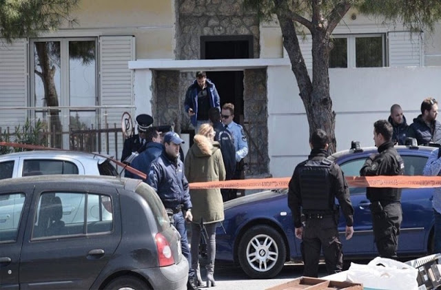 Άγνωστοι έκλεψαν την τηλεόραση από το σπίτι του Αντιπτεράρχου που αυτοκτόνησε στο Ελληνικό - Φωτογραφία 1