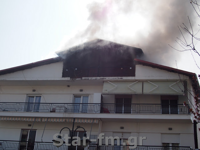 Πυρκαγιά σε οικοδομή στα Γρεβενά (εικόνες + video) - Φωτογραφία 10