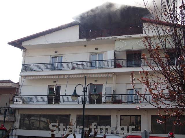 Πυρκαγιά σε οικοδομή στα Γρεβενά (εικόνες + video) - Φωτογραφία 12