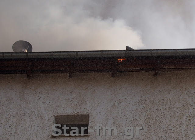 Πυρκαγιά σε οικοδομή στα Γρεβενά (εικόνες + video) - Φωτογραφία 14