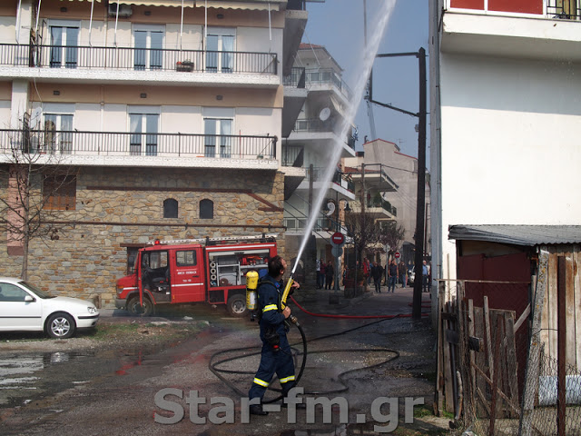 Πυρκαγιά σε οικοδομή στα Γρεβενά (εικόνες + video) - Φωτογραφία 21