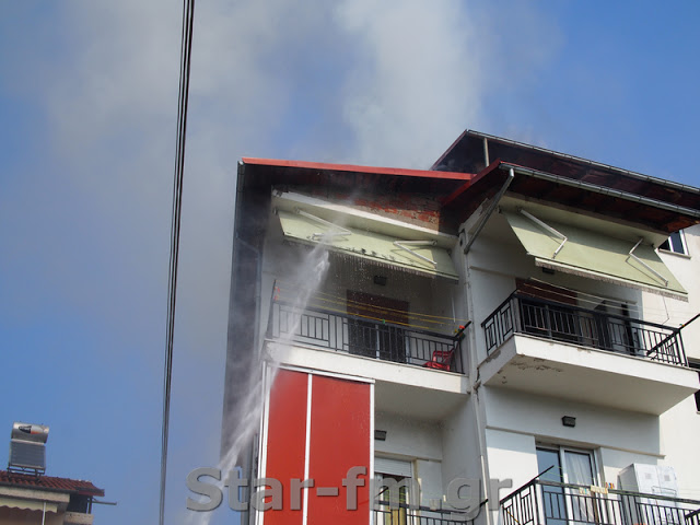 Πυρκαγιά σε οικοδομή στα Γρεβενά (εικόνες + video) - Φωτογραφία 22