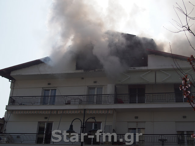 Πυρκαγιά σε οικοδομή στα Γρεβενά (εικόνες + video) - Φωτογραφία 4
