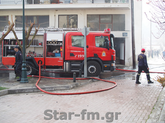 Πυρκαγιά σε οικοδομή στα Γρεβενά (εικόνες + video) - Φωτογραφία 5