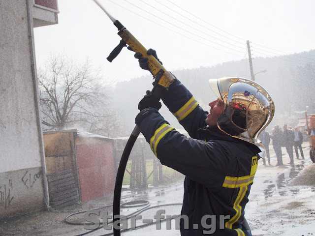 Πυρκαγιά σε οικοδομή στα Γρεβενά (εικόνες + video) - Φωτογραφία 54