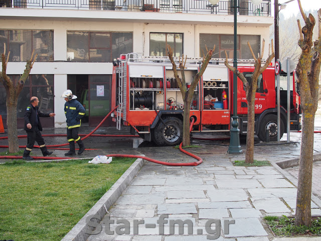 Πυρκαγιά σε οικοδομή στα Γρεβενά (εικόνες + video) - Φωτογραφία 74
