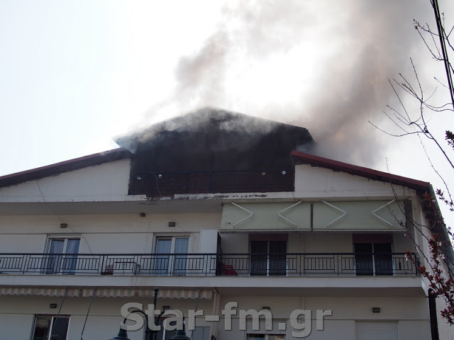 Πυρκαγιά σε οικοδομή στα Γρεβενά (εικόνες + video) - Φωτογραφία 9
