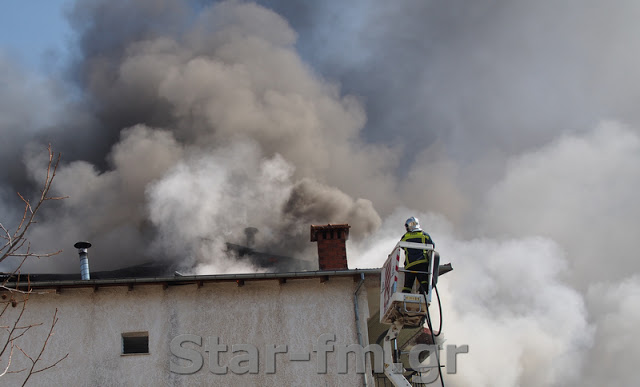 Πυρκαγιά σε οικοδομή στα Γρεβενά (εικόνες + video) - Φωτογραφία 94