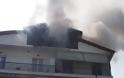 Πυρκαγιά σε οικοδομή στα Γρεβενά (εικόνες + video) - Φωτογραφία 2