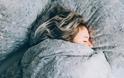 Πέντε πράγματα που κάνεις στον ύπνο σου και μαρτυρούν προβλήματα υγείας στον ξύπνιο σου!