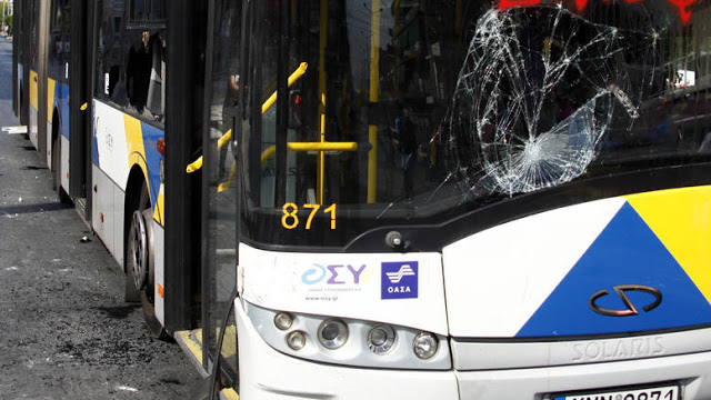 Επίθεση Με Αεροβόλο Σε Λεωφορείο Στην Ηλιούπολη - Φωτογραφία 1