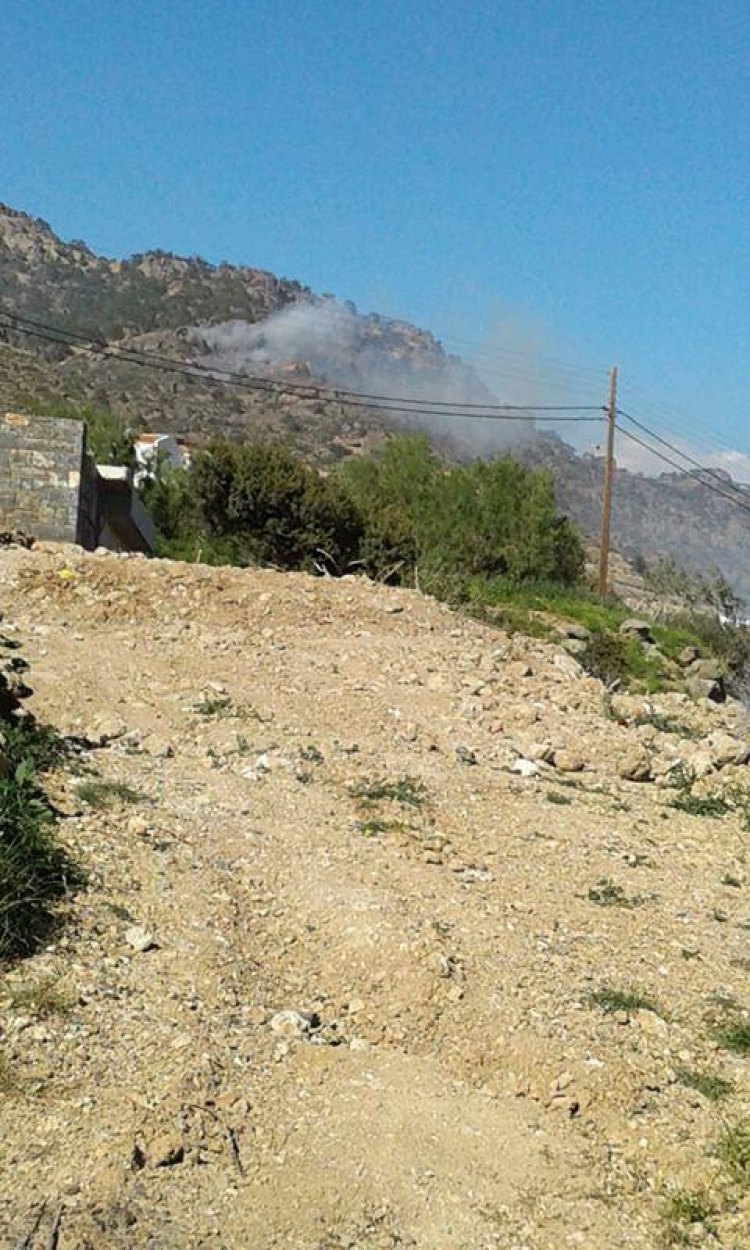 Mάχη με τις φλόγες στην Ιεράπετρα Κρήτης... - Φωτογραφία 2