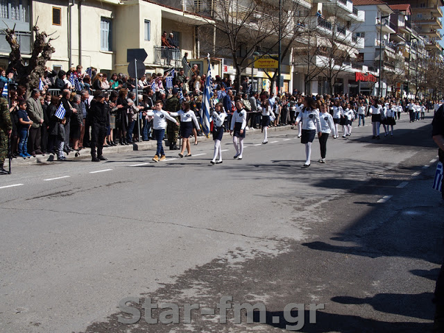 Grevena TV || Η παρέλαση στα Γρεβενά της 25ης Μαρτίου 2019- Περνάει ο στρατός ... (εικόνες + video) - Φωτογραφία 27