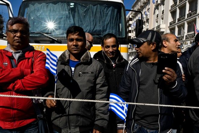 Οι δύο όψεις μιας παρέλασης: Μετανάστες, Μουσουλμάνοι Ελλάδας και μακεδονομάχοι - Φωτογραφία 2
