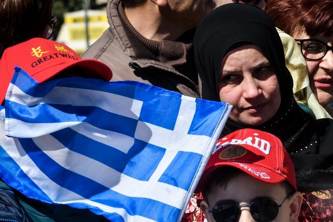 Οι δύο όψεις μιας παρέλασης: Μετανάστες, Μουσουλμάνοι Ελλάδας και μακεδονομάχοι - Φωτογραφία 3