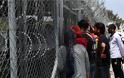 Die Zeit: Υπαίθρια φυλακή για τους πρόσφυγες η Ελλάδα