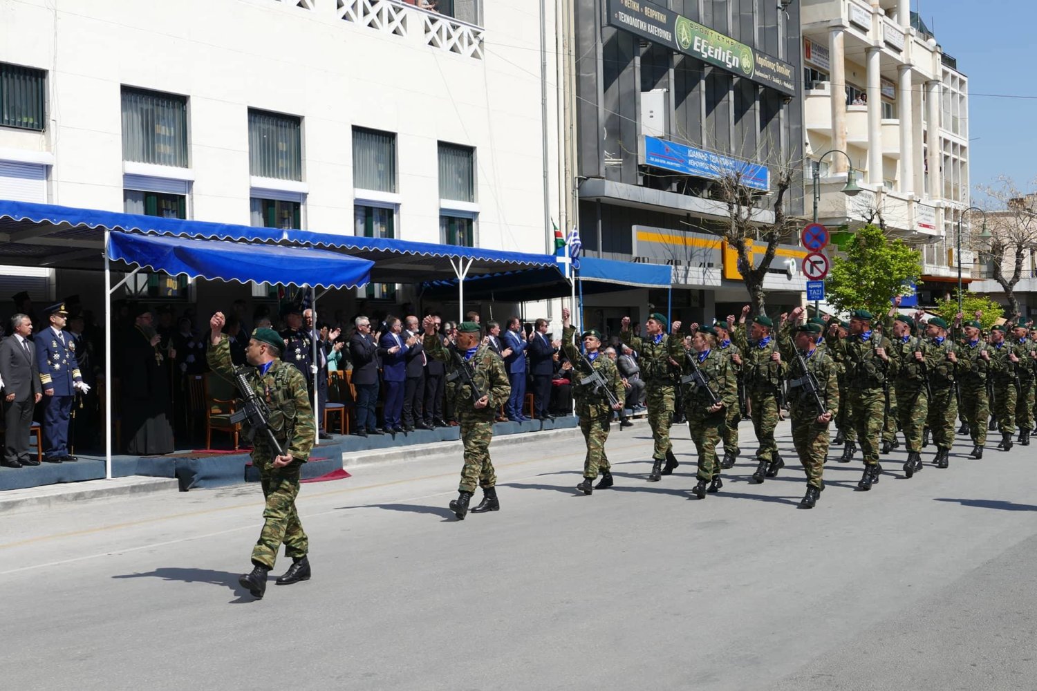 Βίντεο - Φωτό από τη Στρατιωτική παρέλαση στη Λάρισα - Φωτογραφία 10