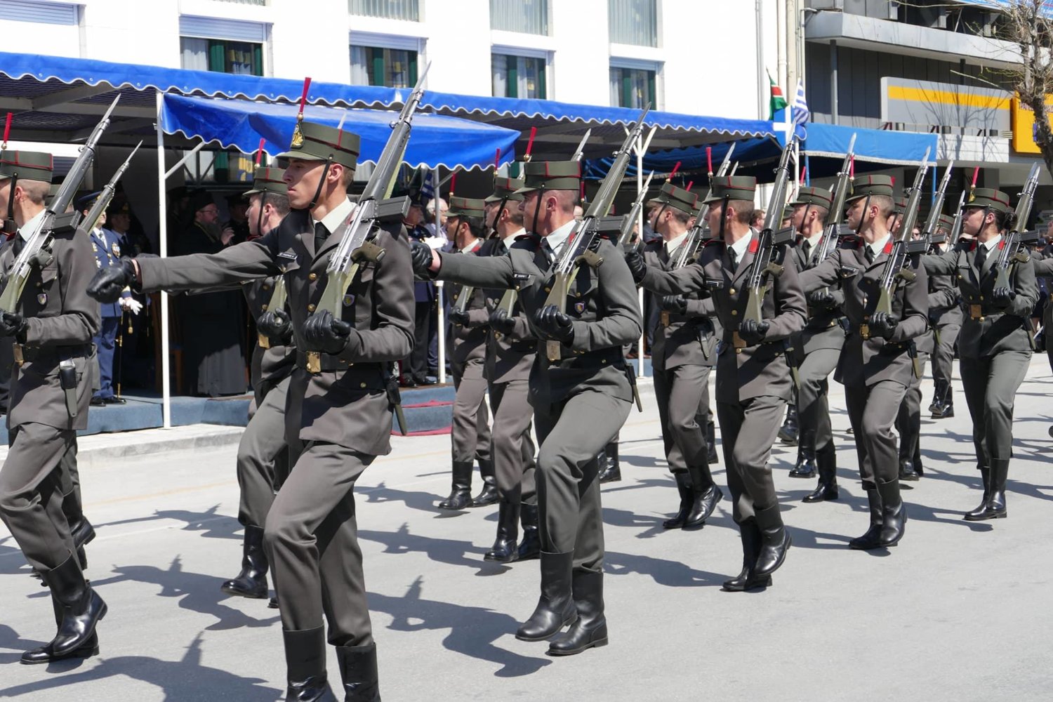 Βίντεο - Φωτό από τη Στρατιωτική παρέλαση στη Λάρισα - Φωτογραφία 2