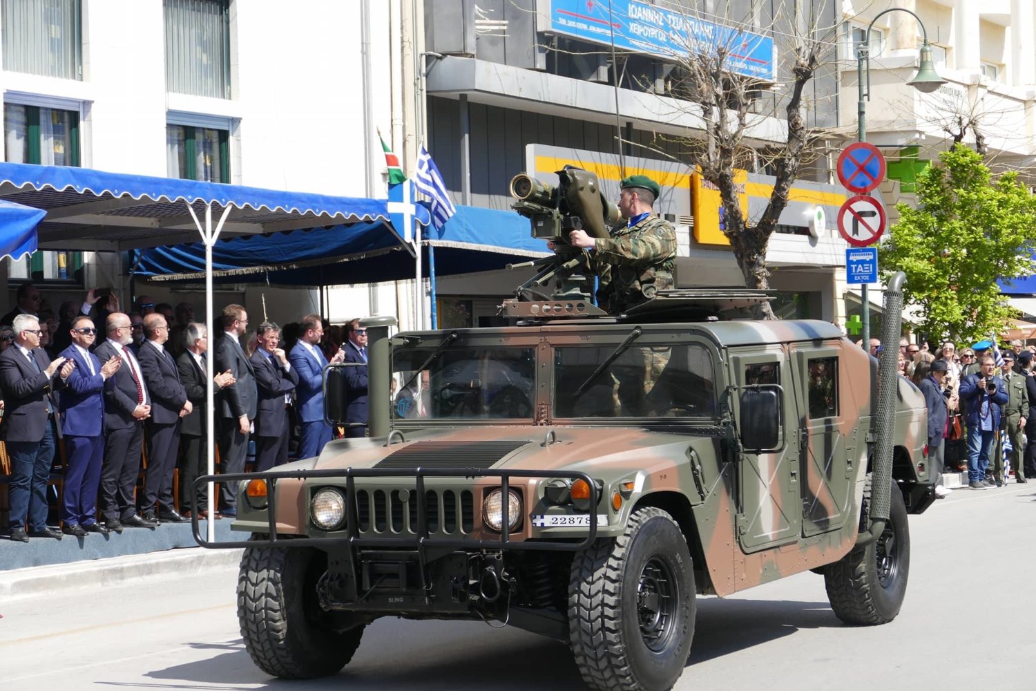 Βίντεο - Φωτό από τη Στρατιωτική παρέλαση στη Λάρισα - Φωτογραφία 6