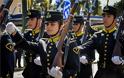 Φωτογραφίες: Γυναίκες στα χακί τράβηξαν τα βλέμματα στην στρατιωτική παρέλαση της Αθήνας - Φωτογραφία 4