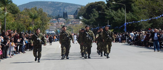 Οι στρατιώτες του ΚΕΜΧ παρέλασαν για τελευταία φορά στο Ναύπλιο (Pics) - Φωτογραφία 1