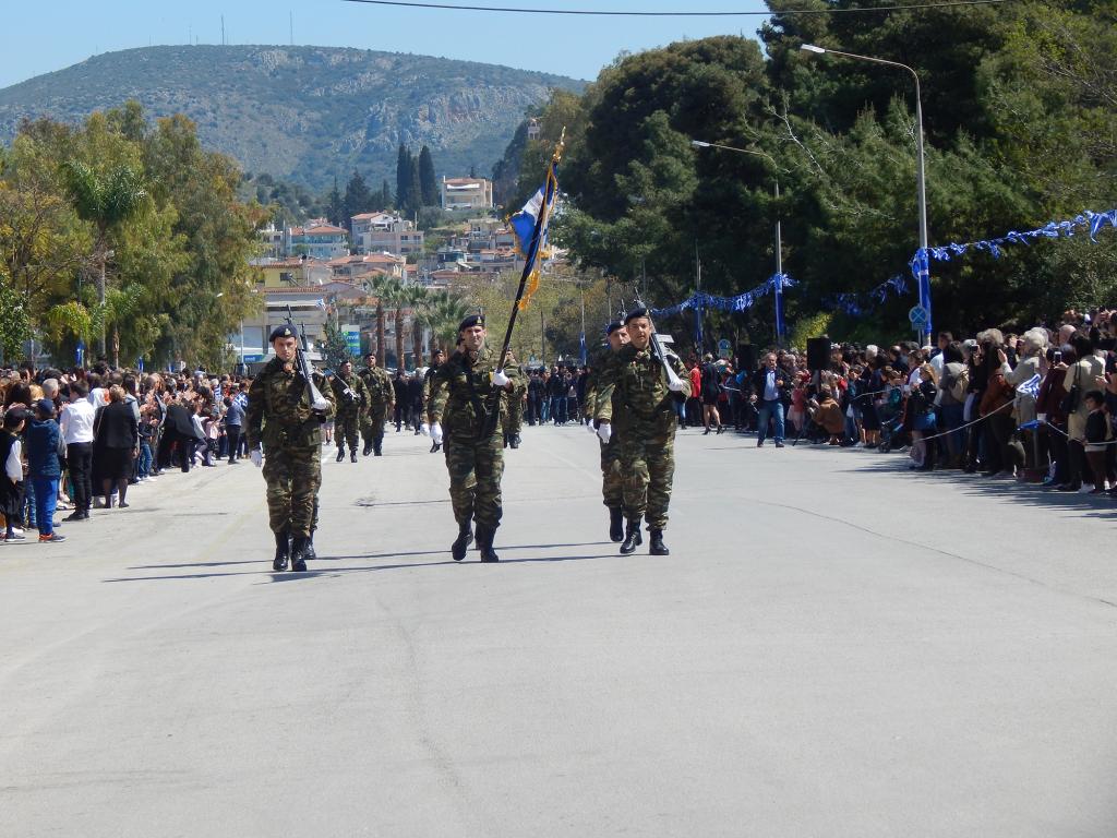 Οι στρατιώτες του ΚΕΜΧ παρέλασαν για τελευταία φορά στο Ναύπλιο (Pics) - Φωτογραφία 2